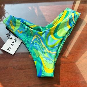 Skatie Mandi Bikini Bottom - Cannes